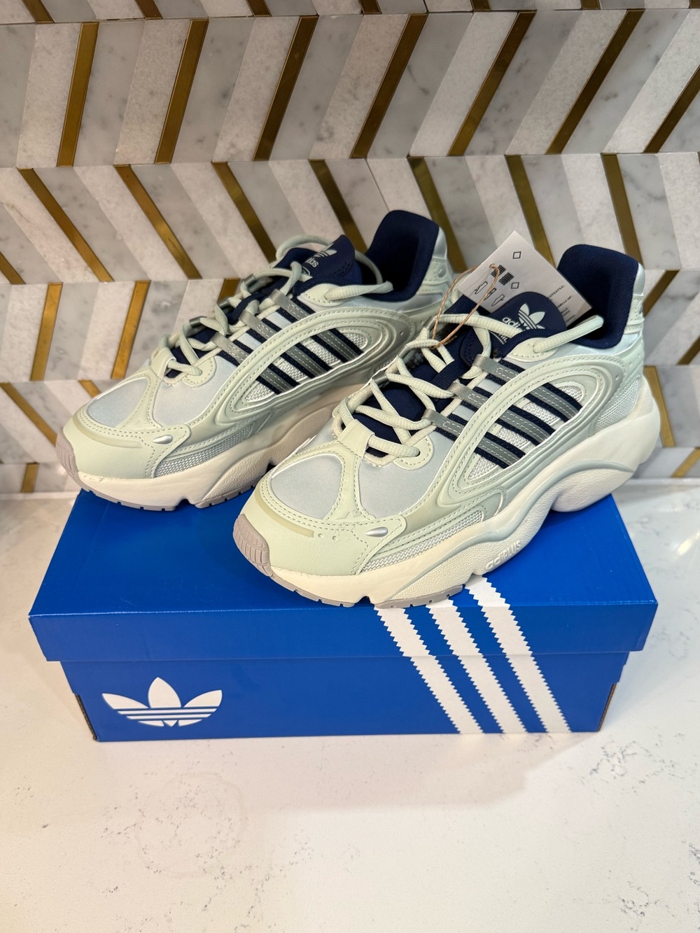 Adidas Ozmillen Size 6.5 Women